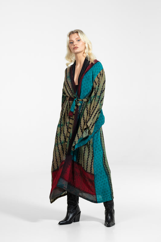 DEVI Kimono Nº18 – Frequenz der inneren Stärke