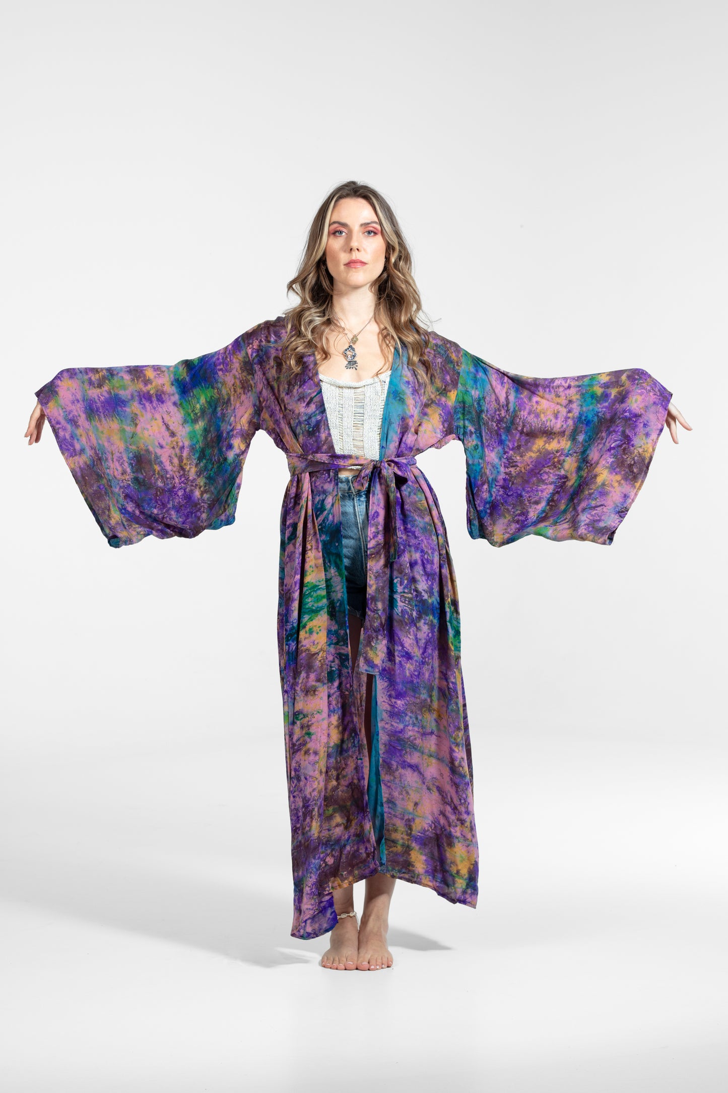 AURA Kimono Nº36 – Frequenz der Strahlkraft