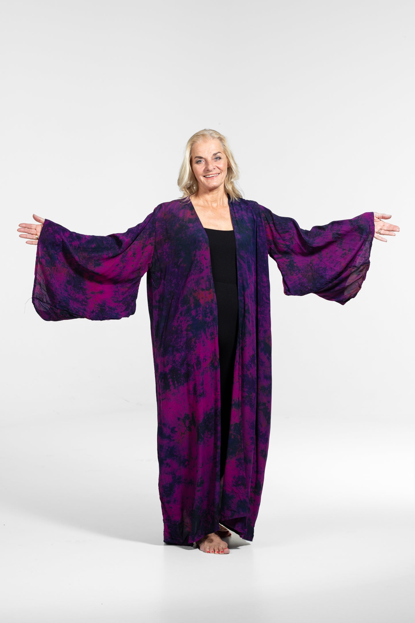 AURA Kimono Nº50 – Frequenz der Strahlkraft