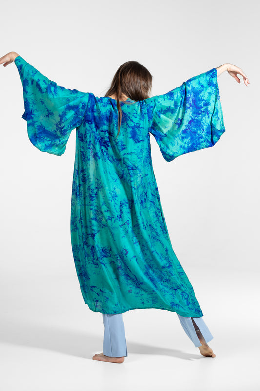 AURA Kimono Nº61 – Frequenz der Strahlkraft