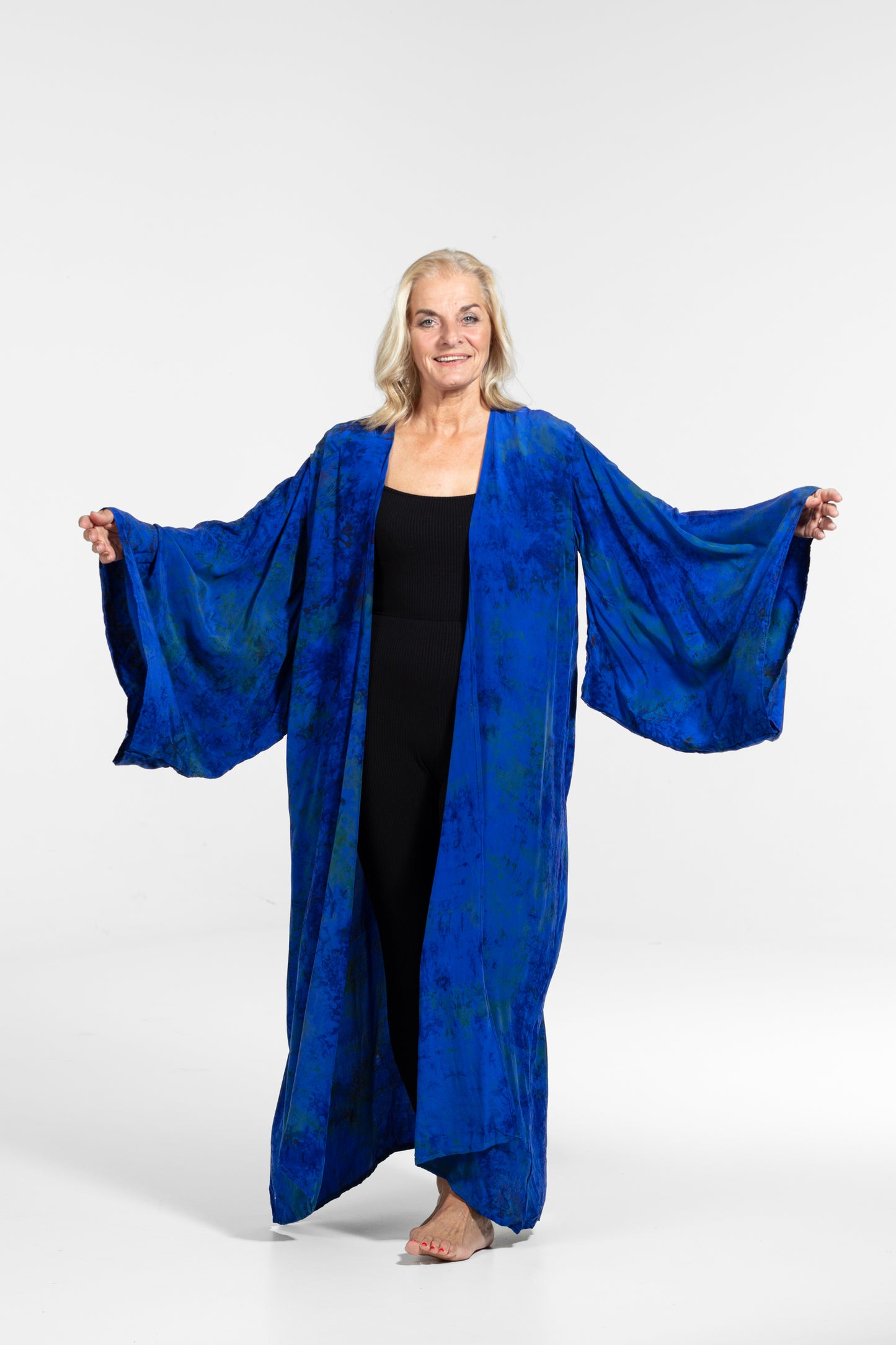 AURA Kimono Nº67 – Frequenz der Strahlkraft