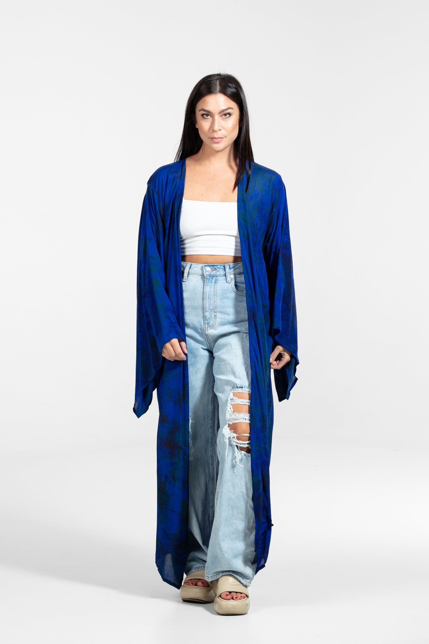 AURA Kimono Nº70 – Frequenz der Strahlkraft