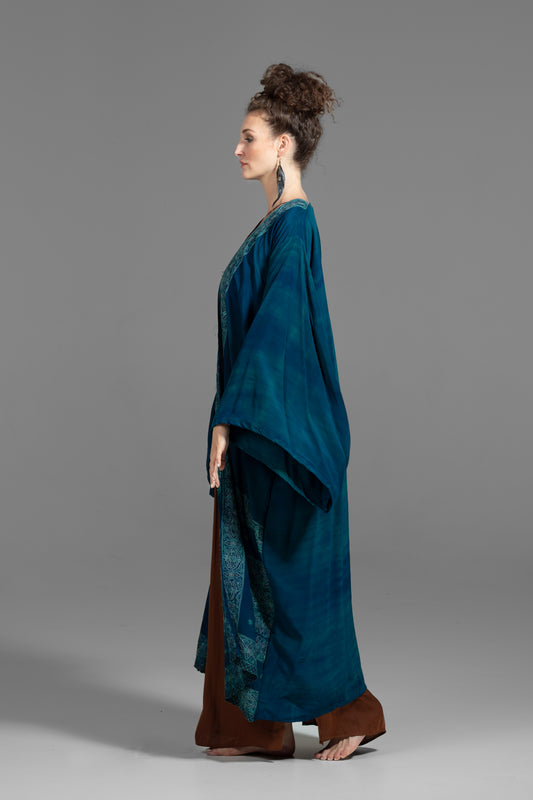 AURA Kimono Nº78 – Frequenz der Strahlkraft