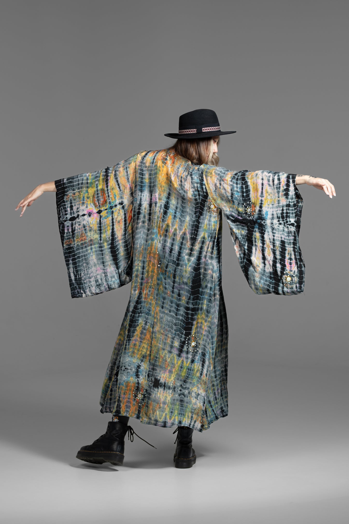 Gaia Kimono orange-grau-rosa-schwarz mit Perlen