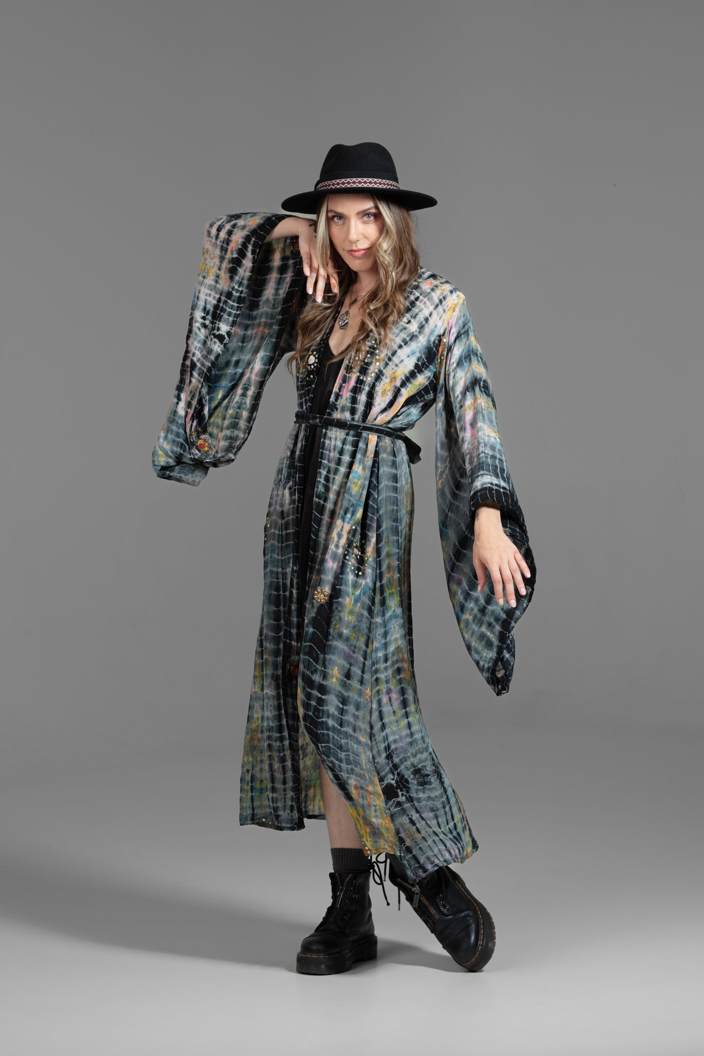 Gaia Kimono orange-grau-rosa-schwarz mit Perlen