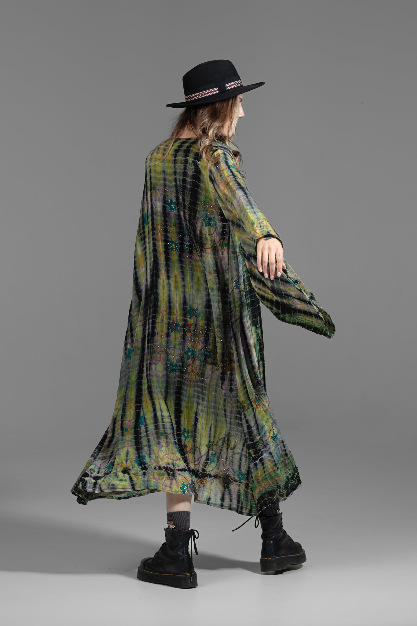 Gaia Kimono gelb-grün-schwarz bestickt