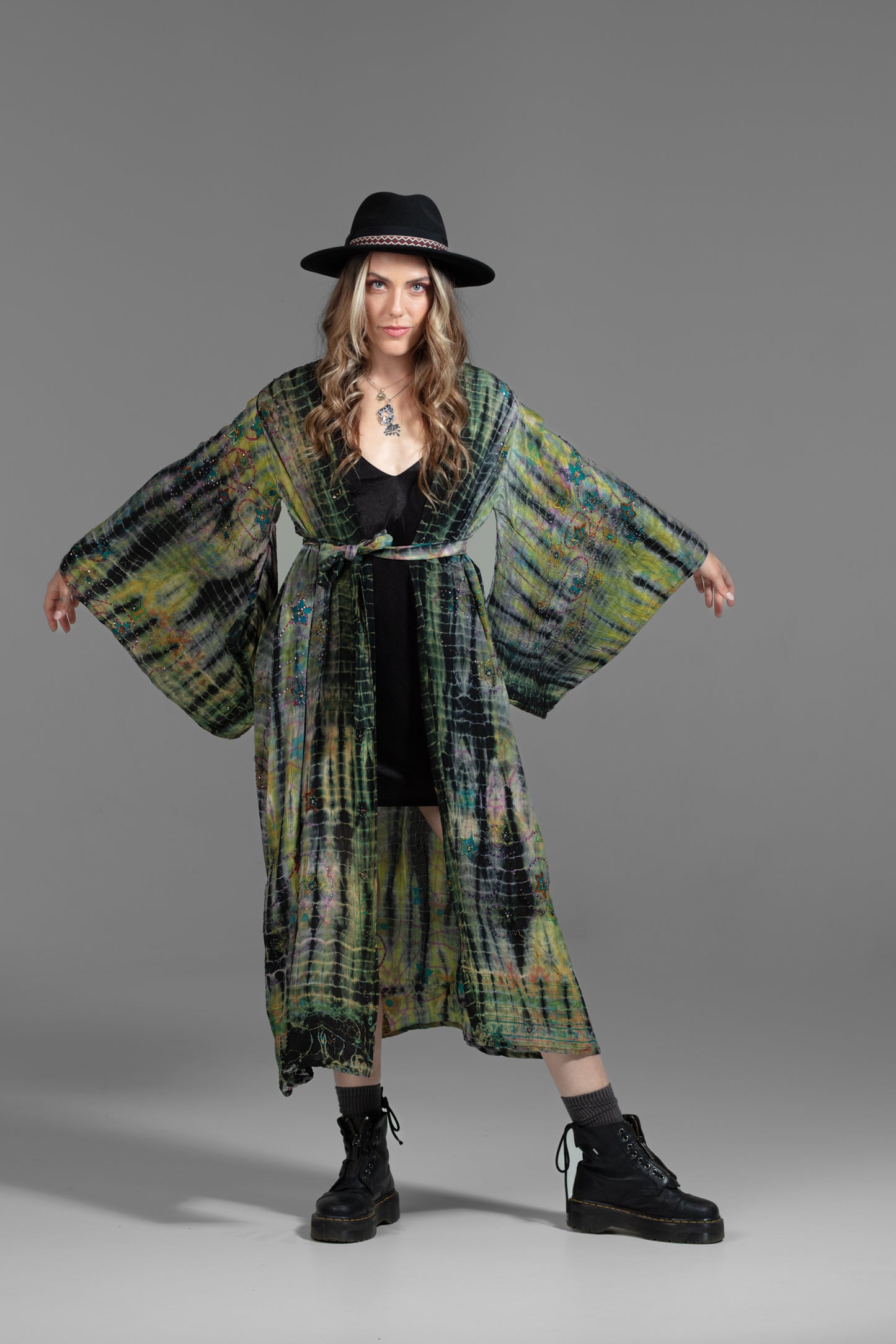 Gaia Kimono gelb-grün-schwarz bestickt