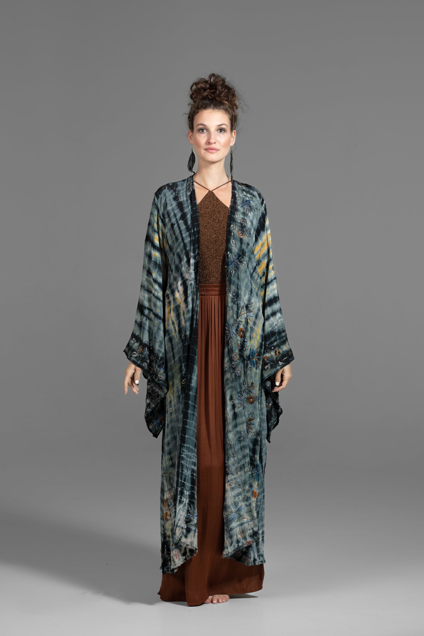 Gaia Kimono beige-grau-schwarz mit Blumenstickerei