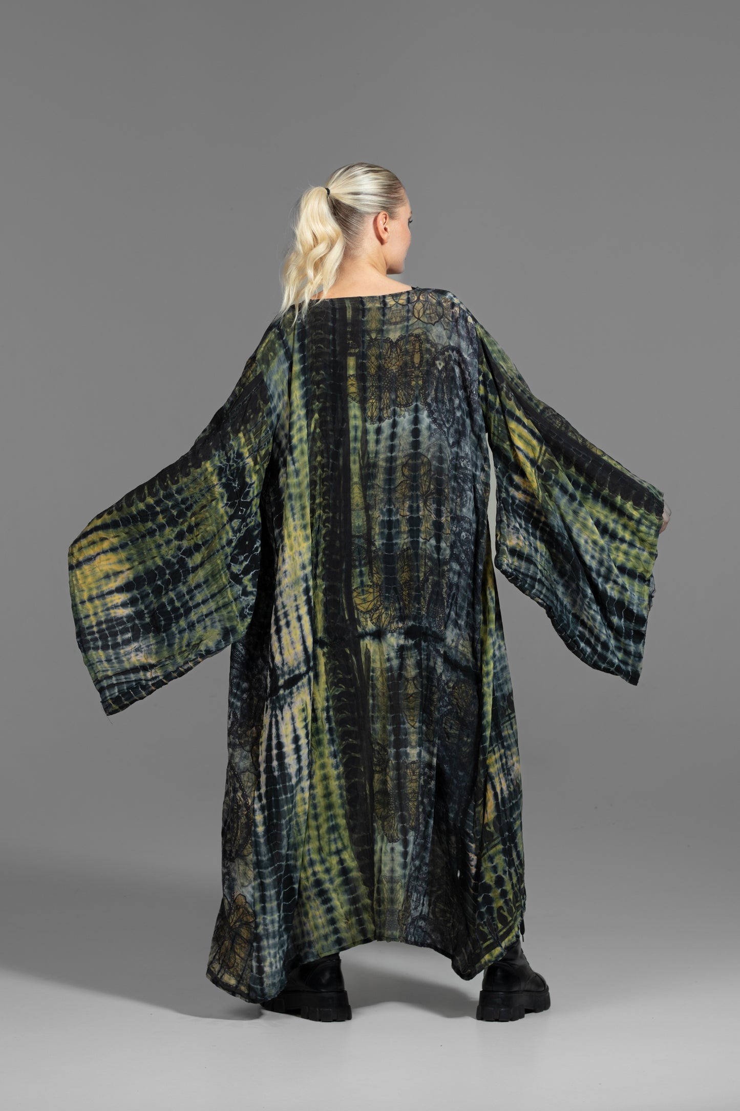 Gaia Kimono grau-gelb-schwarz gemustert