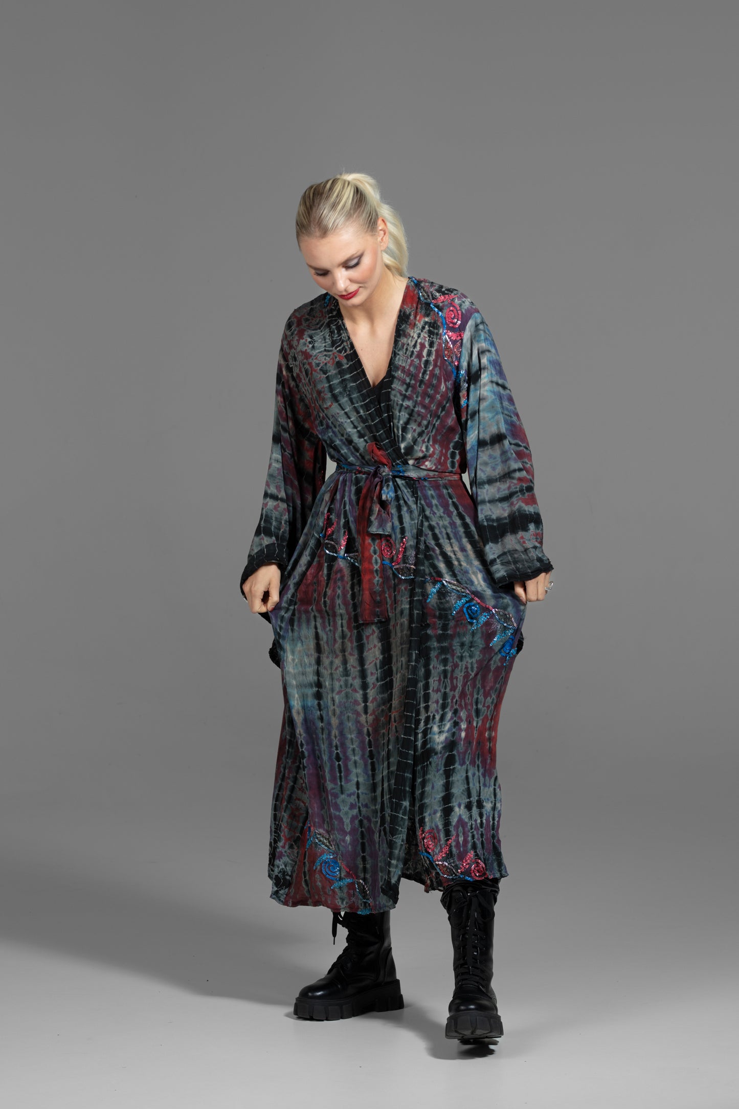 Gaia Kimono rot-blau-schwarz mit Pailletten