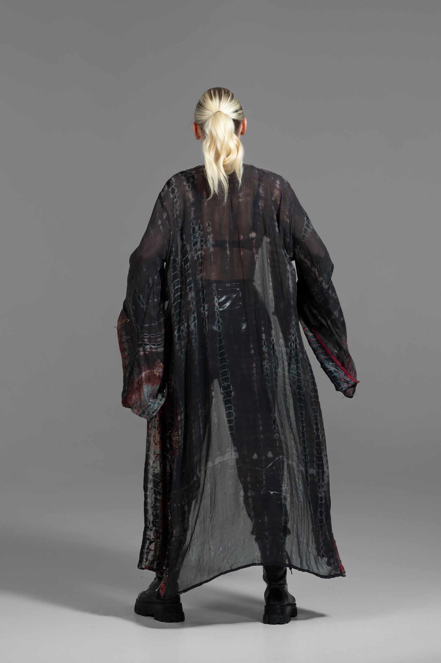 Gaia Kimono dunkelrot-braun-schwarz mit Pailletten