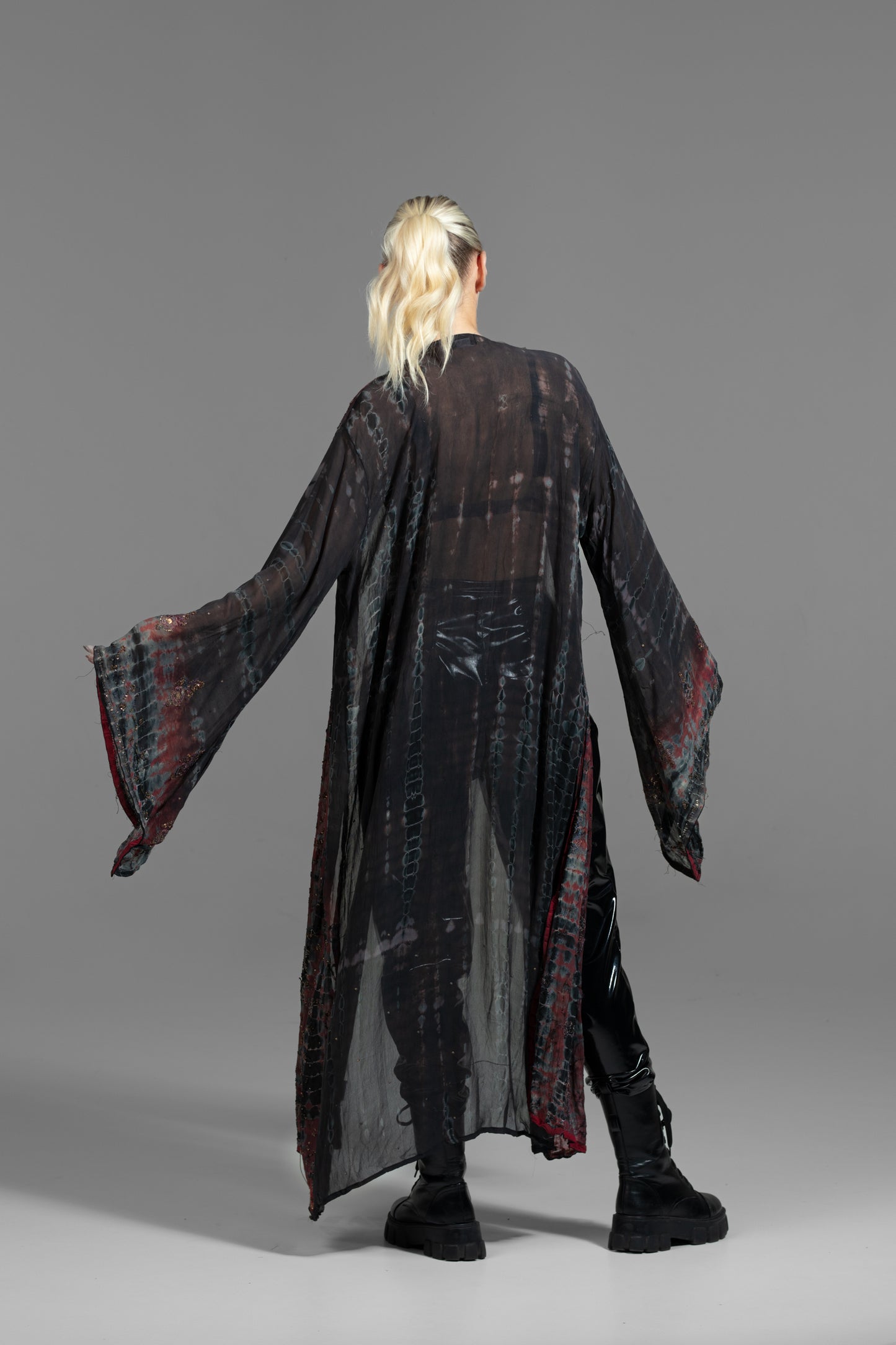 Gaia Kimono dunkelrot-braun-schwarz mit Pailletten