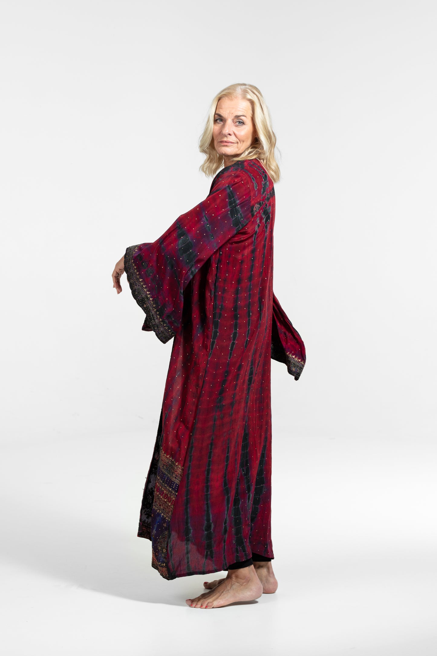 Gaia Kimono rot-schwarz bestickt