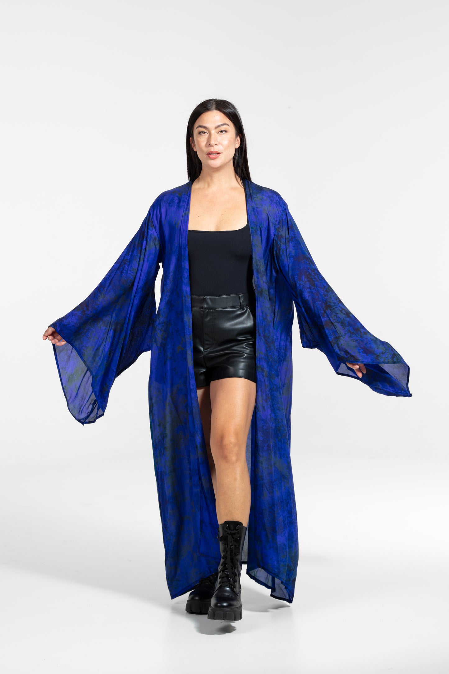 Aura Kimono dark blue-black shorter fit