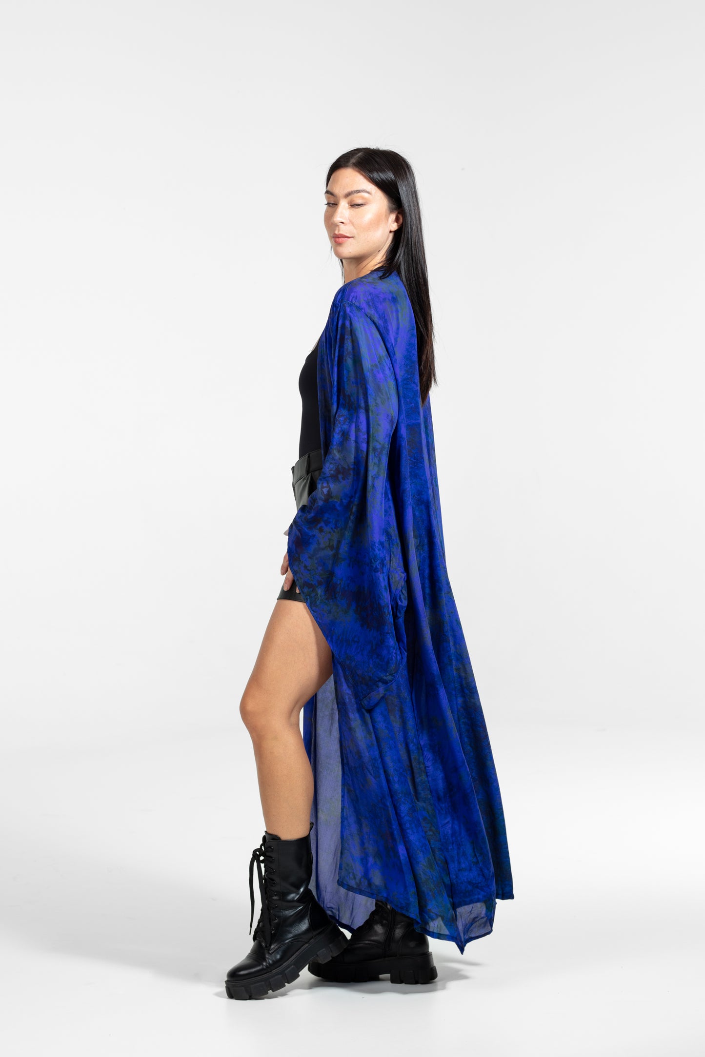 Aura Kimono dark blue-black shorter fit