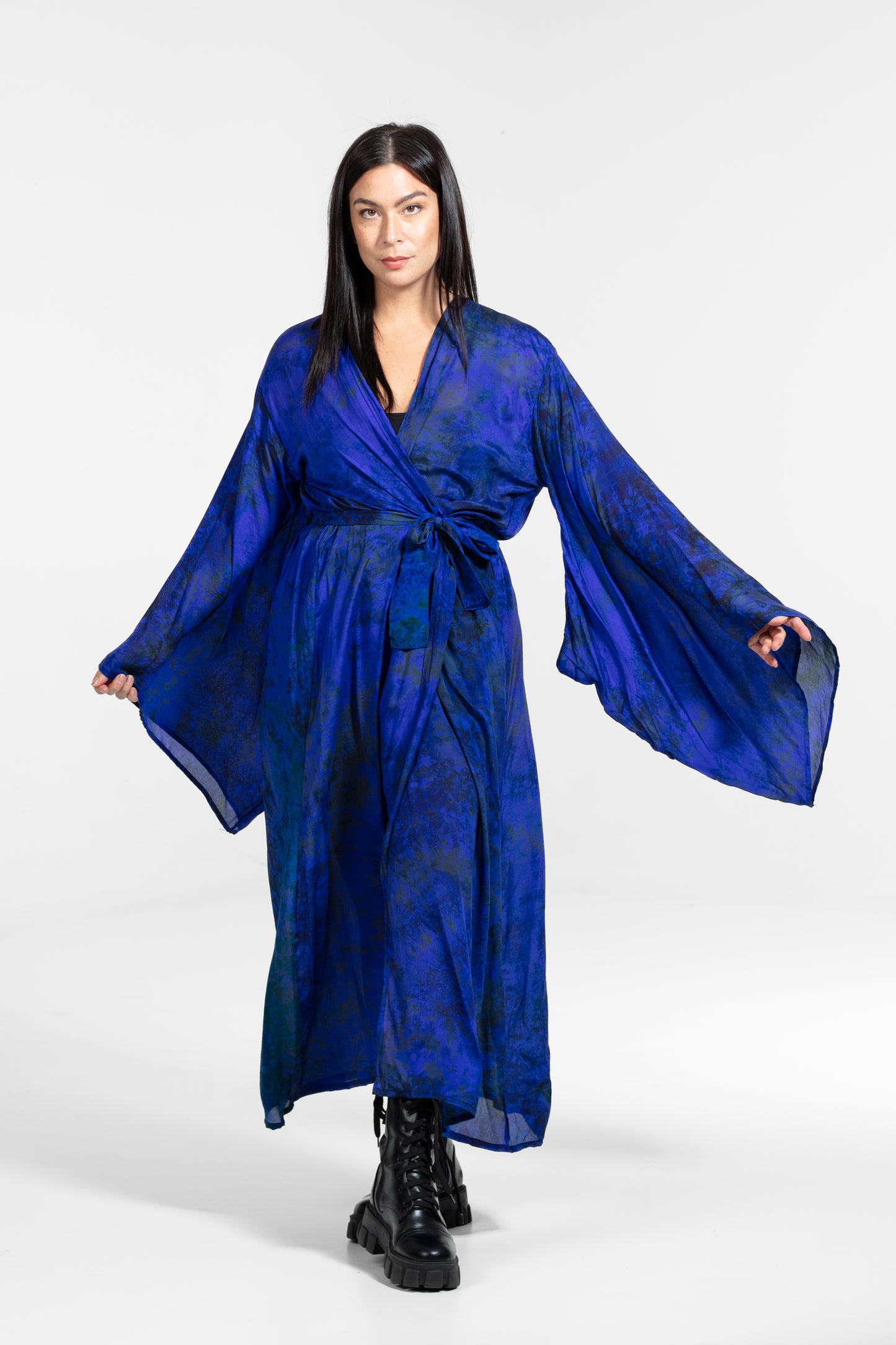 Aura Kimono dark blue-black shorter fit