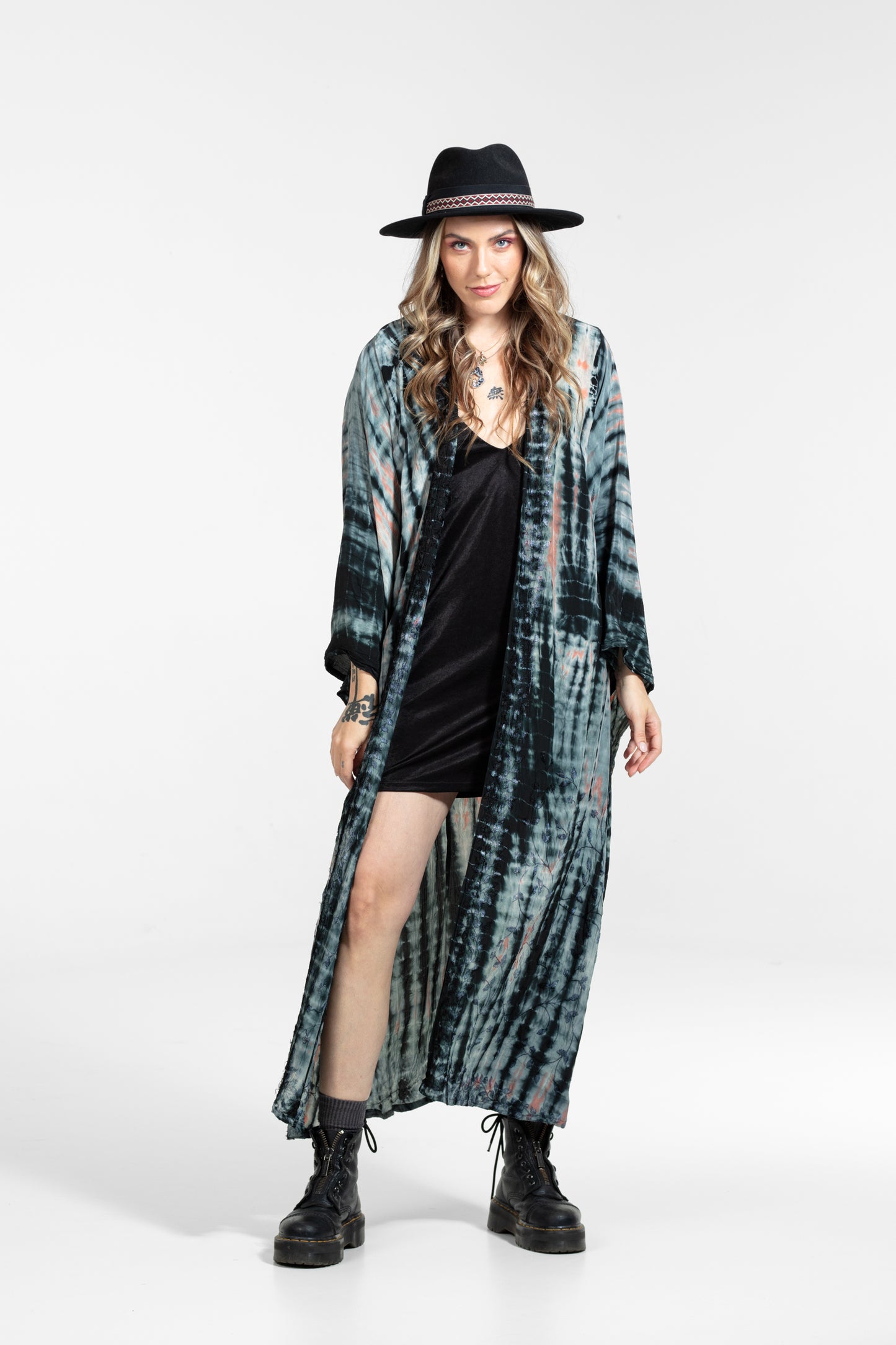 Gaia Kimono pfirsichgrau-weiß-schwarz