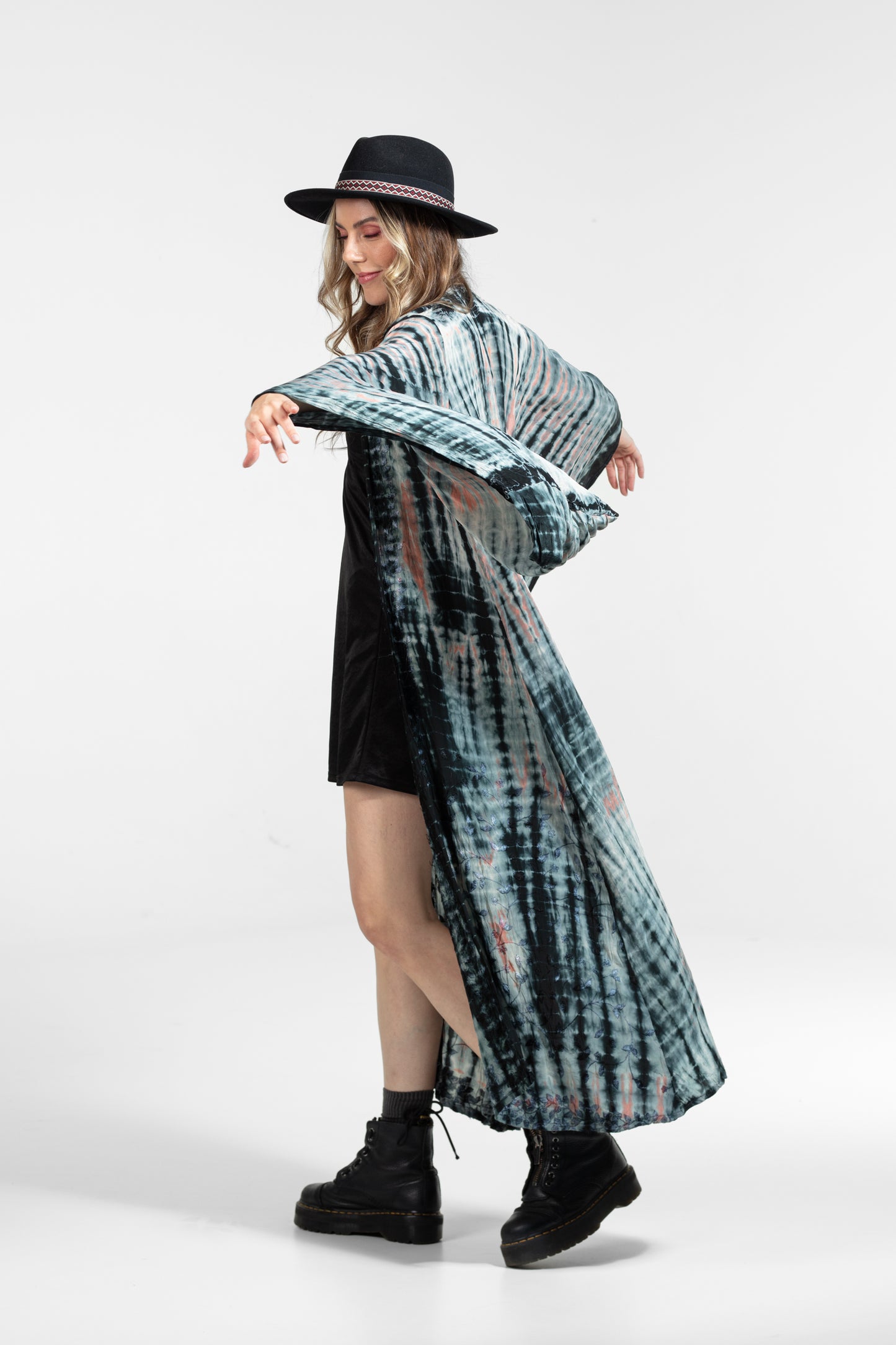 Gaia Kimono pfirsichgrau-weiß-schwarz