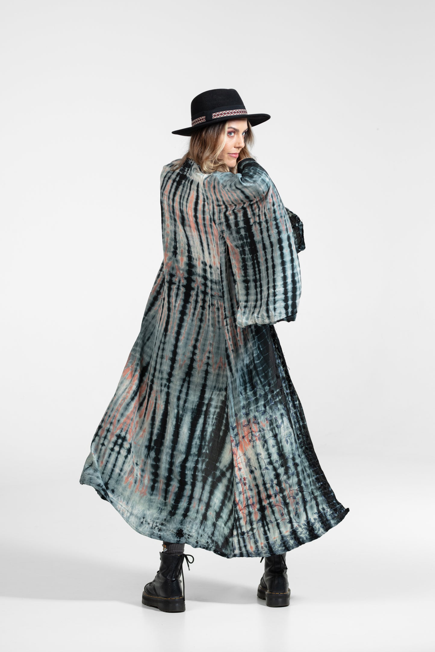 Gaia Kimono pfirsichgrau-weiß-schwarz