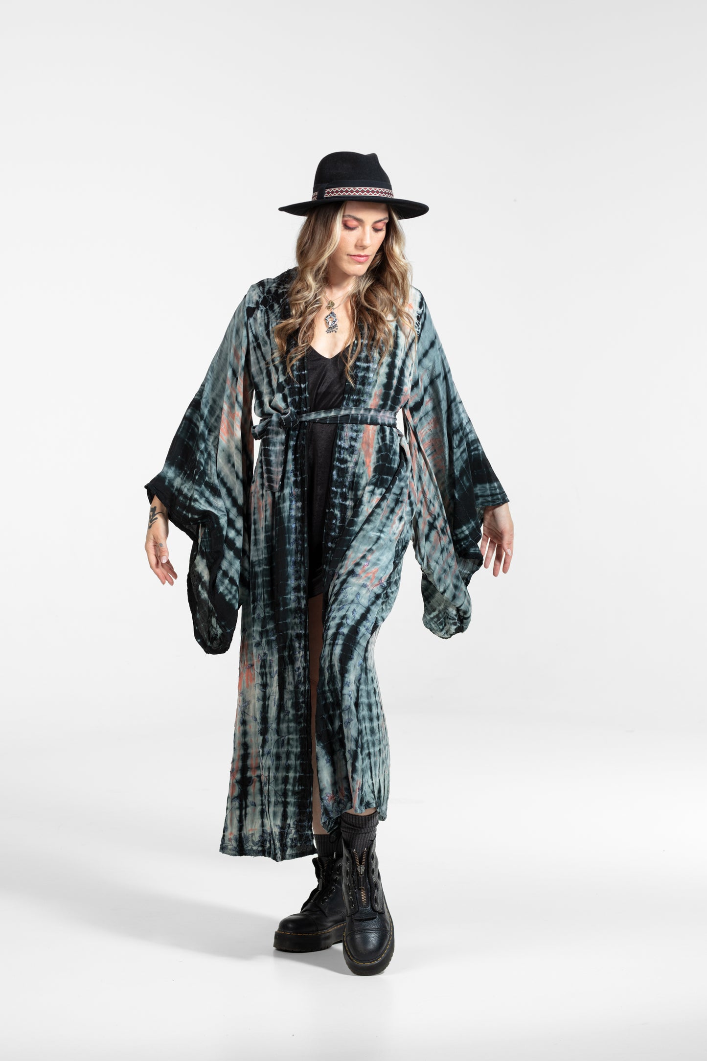 Gaia Kimono pfirsichgrau-weiß-schwarz