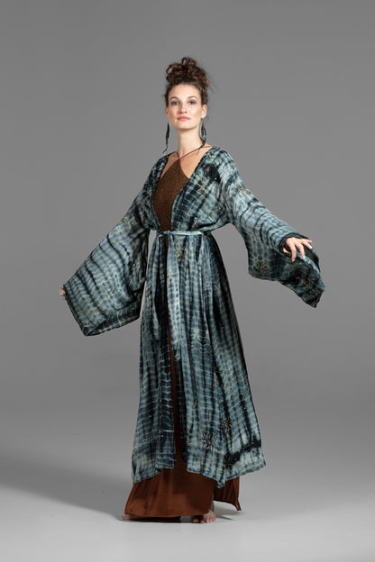Gaia Kimono grau-weiß-schwarz mit goldenen Stickereien